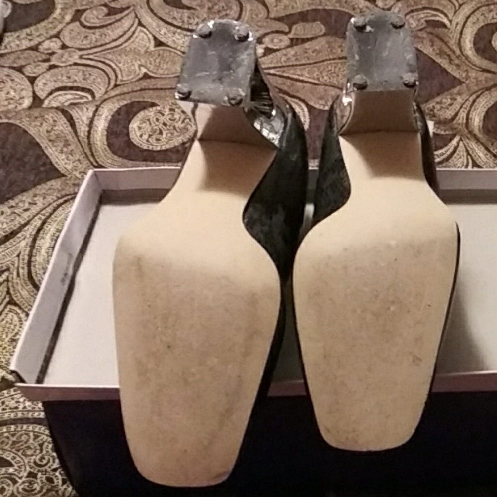 Shoes - Picture 3 of 4